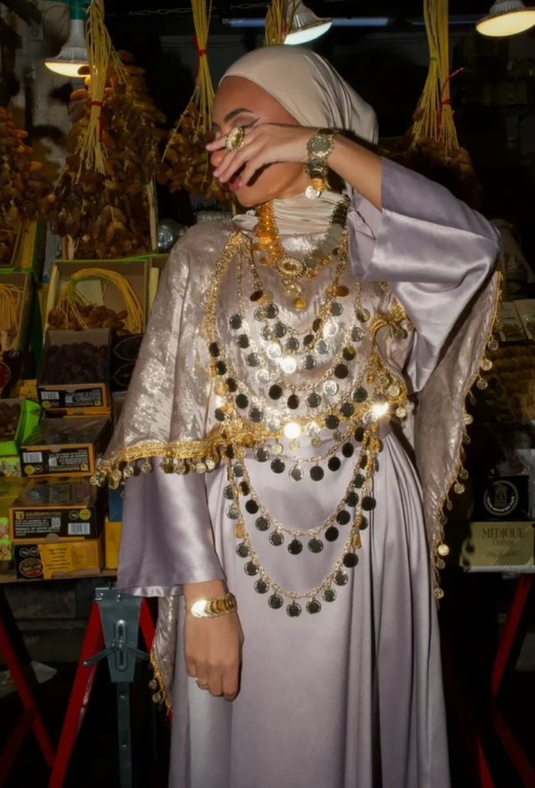 Robe Nala Chaoui Algérienne | Sous-Robe Satin & Drapé Dos | Fait Main Algérie