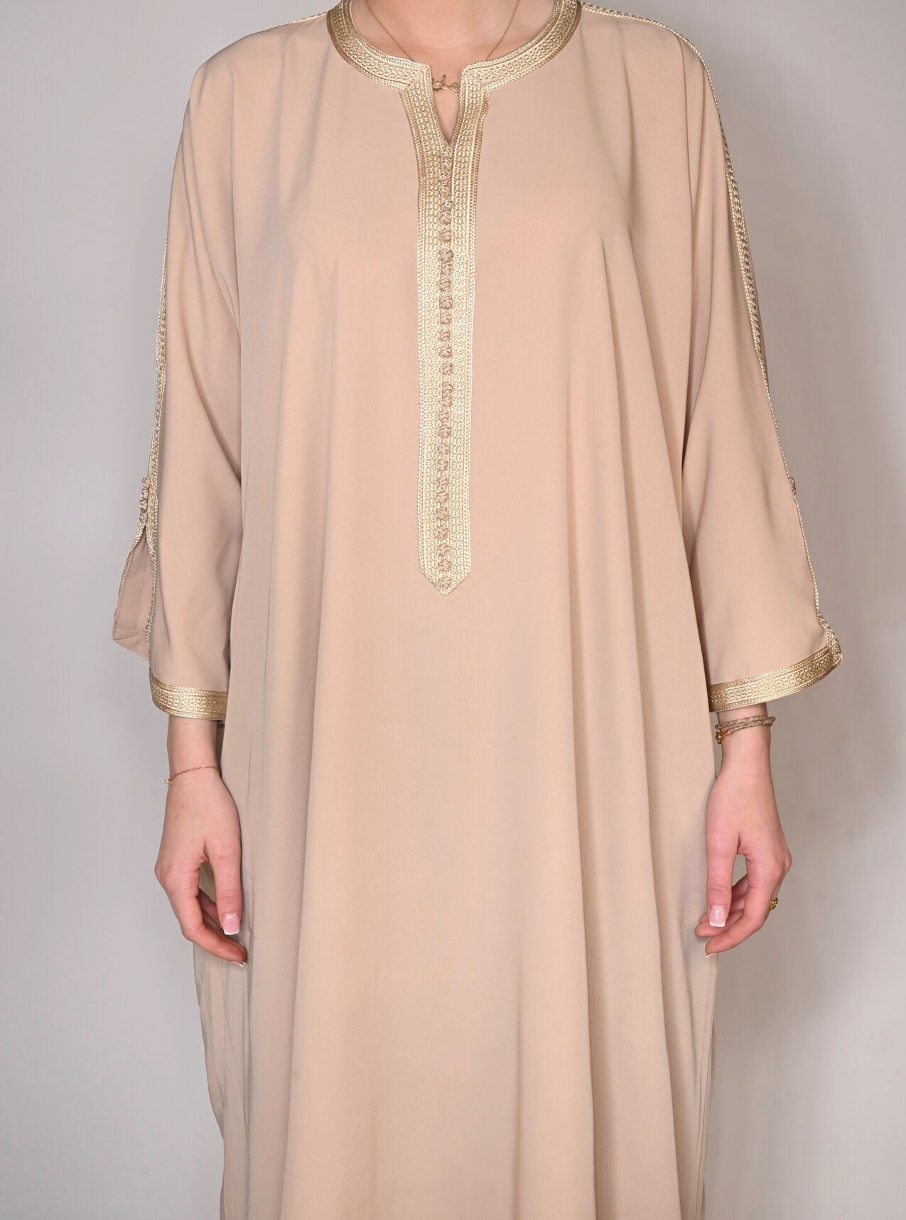 Robe Rahma Légère et Fluide — Intérieur & Extérieur