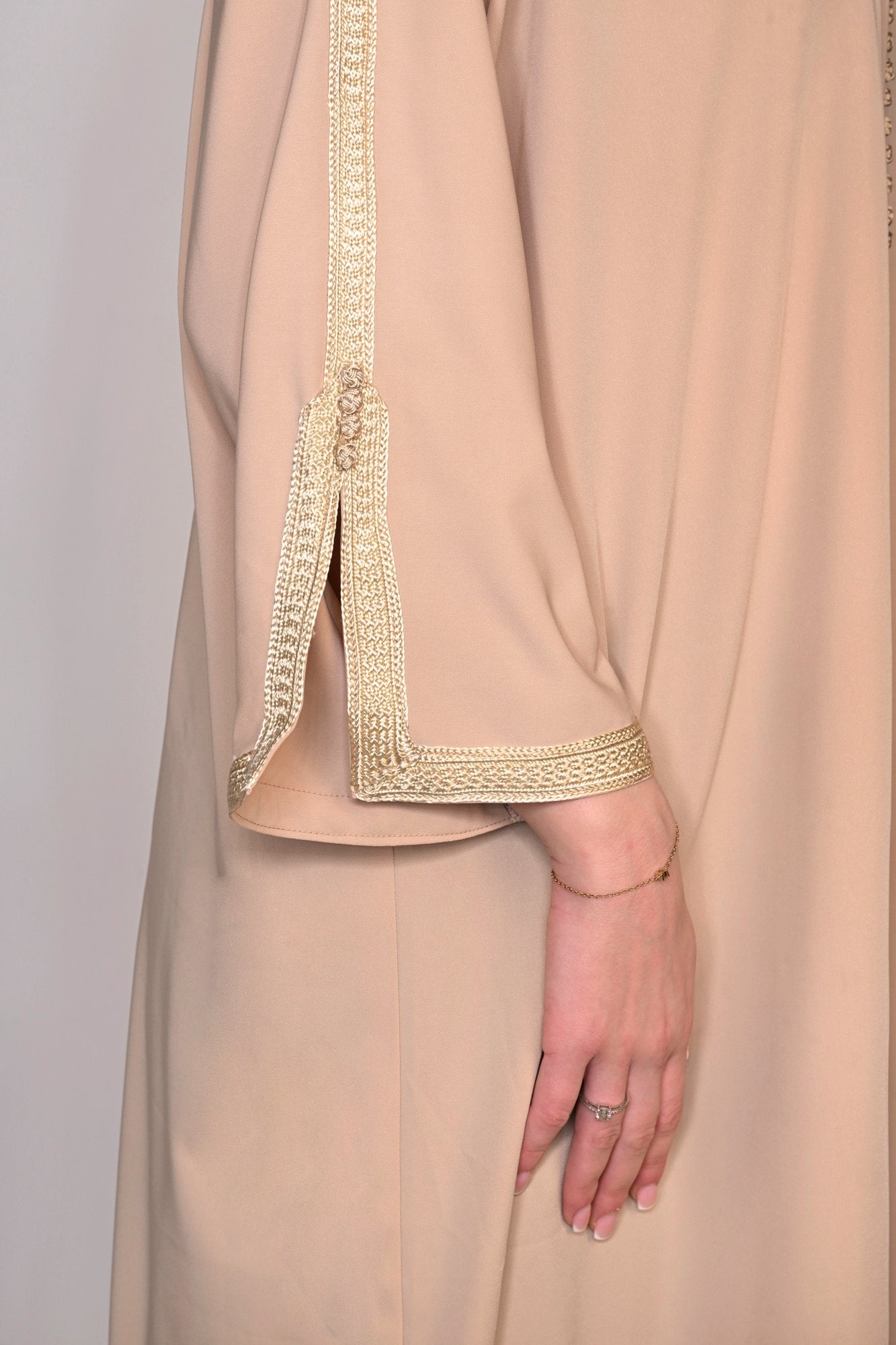 Robe Rahma Légère et Fluide — Intérieur & Extérieur