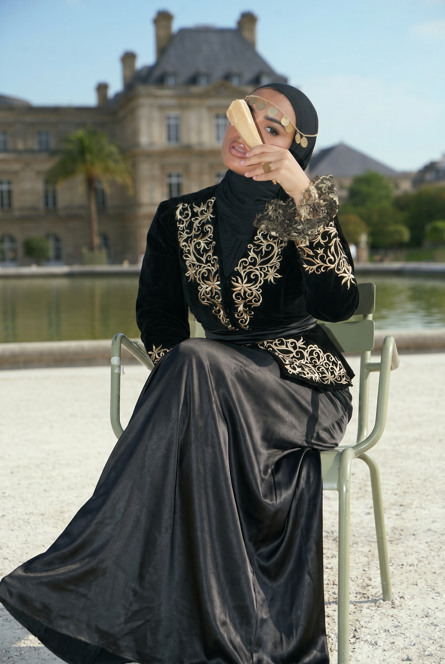 Karakou Dentelle - Veste Velours Brodée & Jupe Satin