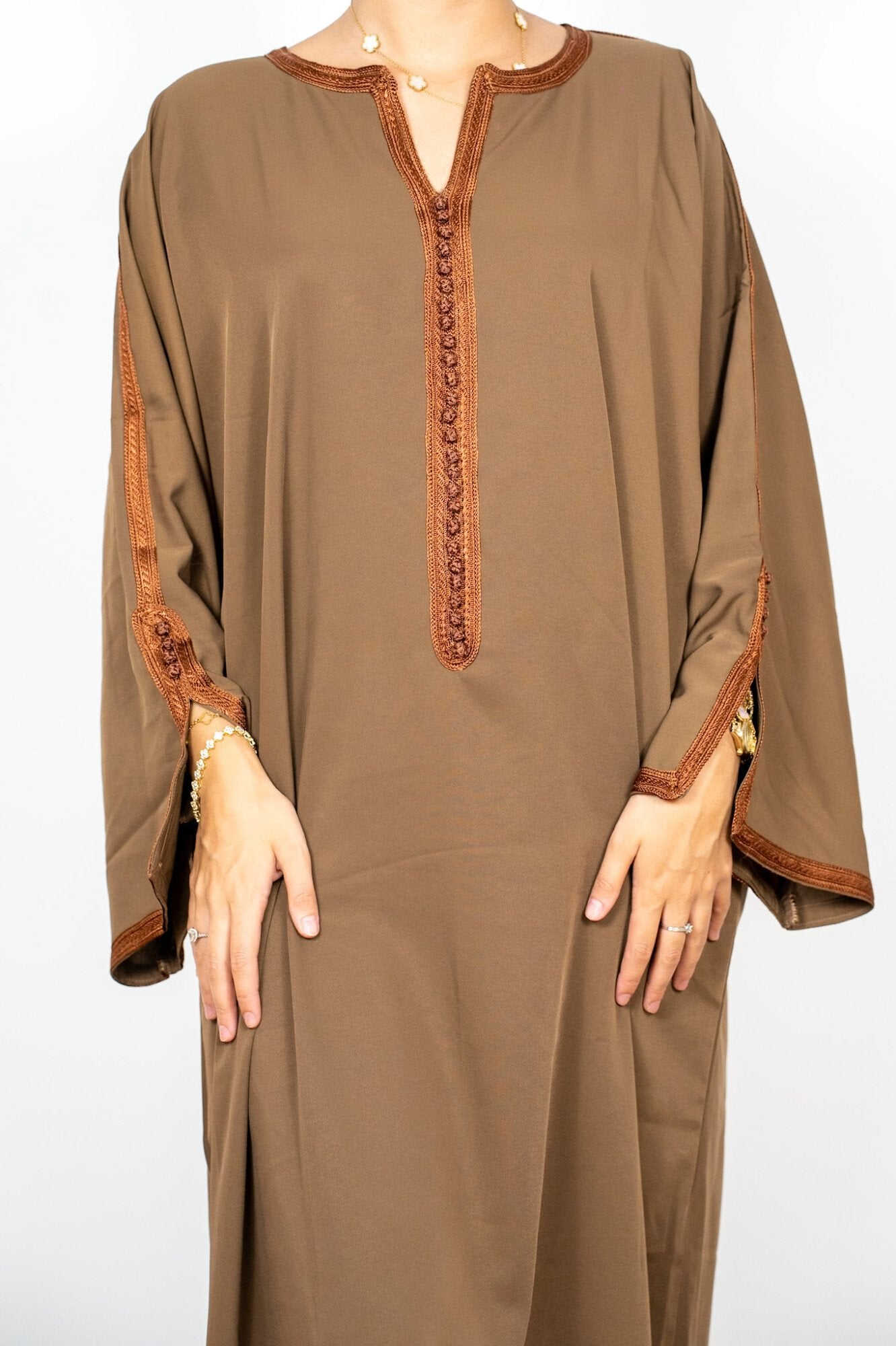 Robe Rahma Légère et Fluide — Intérieur & Extérieur