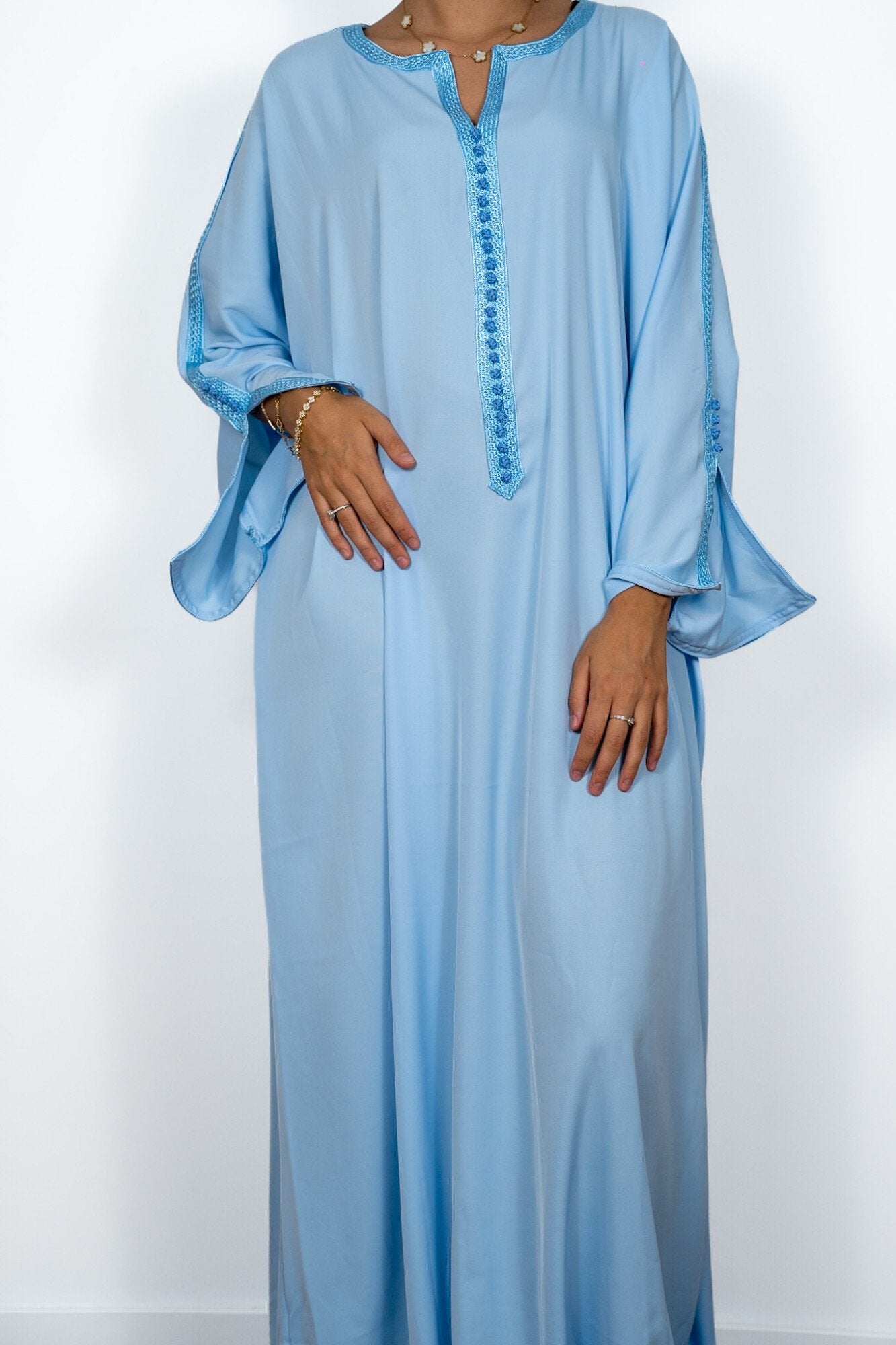 Robe Rahma Légère et Fluide — Intérieur & Extérieur