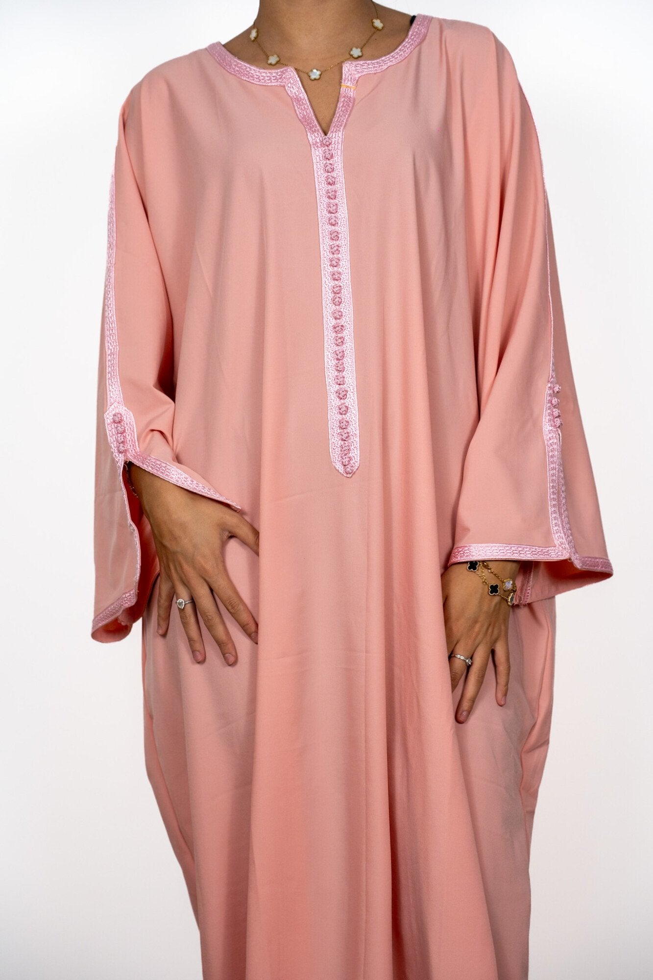 Robe Rahma Légère et Fluide — Intérieur & Extérieur