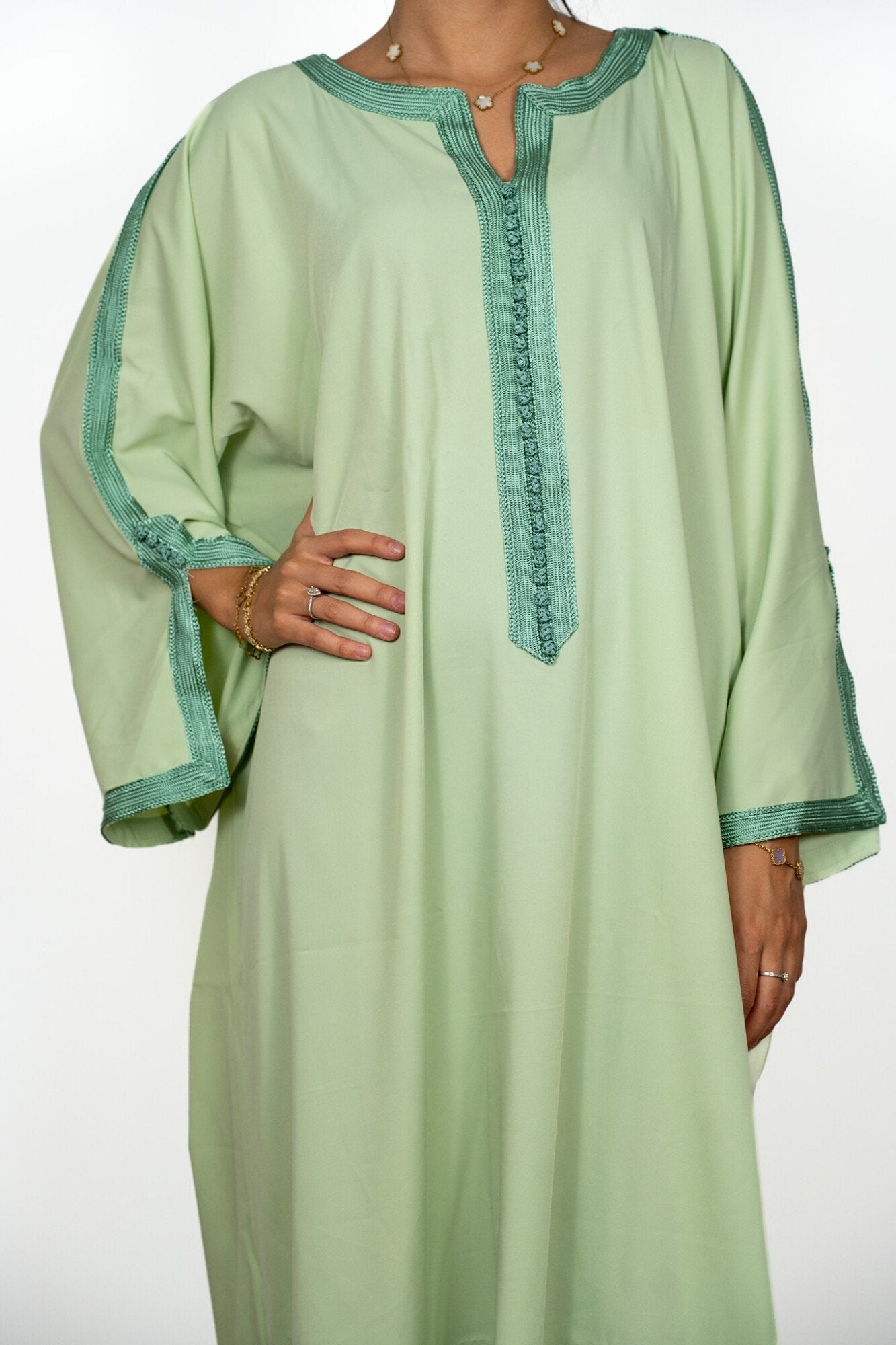 Robe Rahma Légère et Fluide — Intérieur & Extérieur